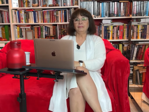 Миглена Ангелова води &bdquo;Искрено и лично&ldquo; по пижама
