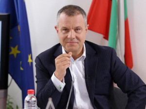 Бившият шеф на БНТ Емил Кошлуков: Дара не се уплаши, когато я заляха с отрова и омраза
