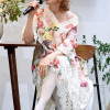 Памела Андерсън се появи по халат
