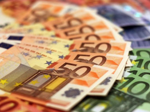 110&nbsp;000 държавни служители с право&nbsp;на 20 заплати при пенсиониране