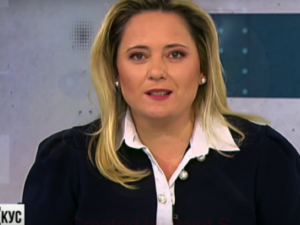Лора Крумова &bdquo;продава&ldquo; хапчета за менопауза (Снимка)