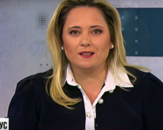 Лора Крумова &bdquo;продава&ldquo; хапчета за менопауза (Снимка)