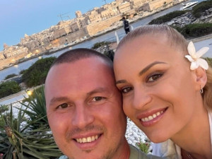 Гъмзата се обясни в любов на жена си
