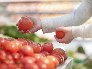 Търговия по български: Доматите скочиха с 16% в разгара на сезона